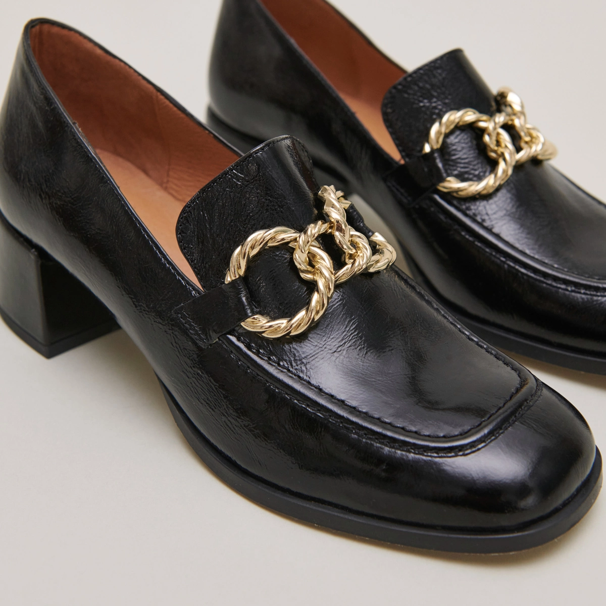 Mocassins &agrave; bouts arrondis et boucles do... en cuir brillant noir | VINCENNES | Jonak