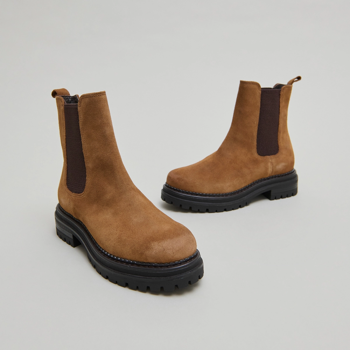 Bottines &agrave; semelles crant&eacute;es et &eacute;lastiqu... en croute cognac | ADALARD | Jonak