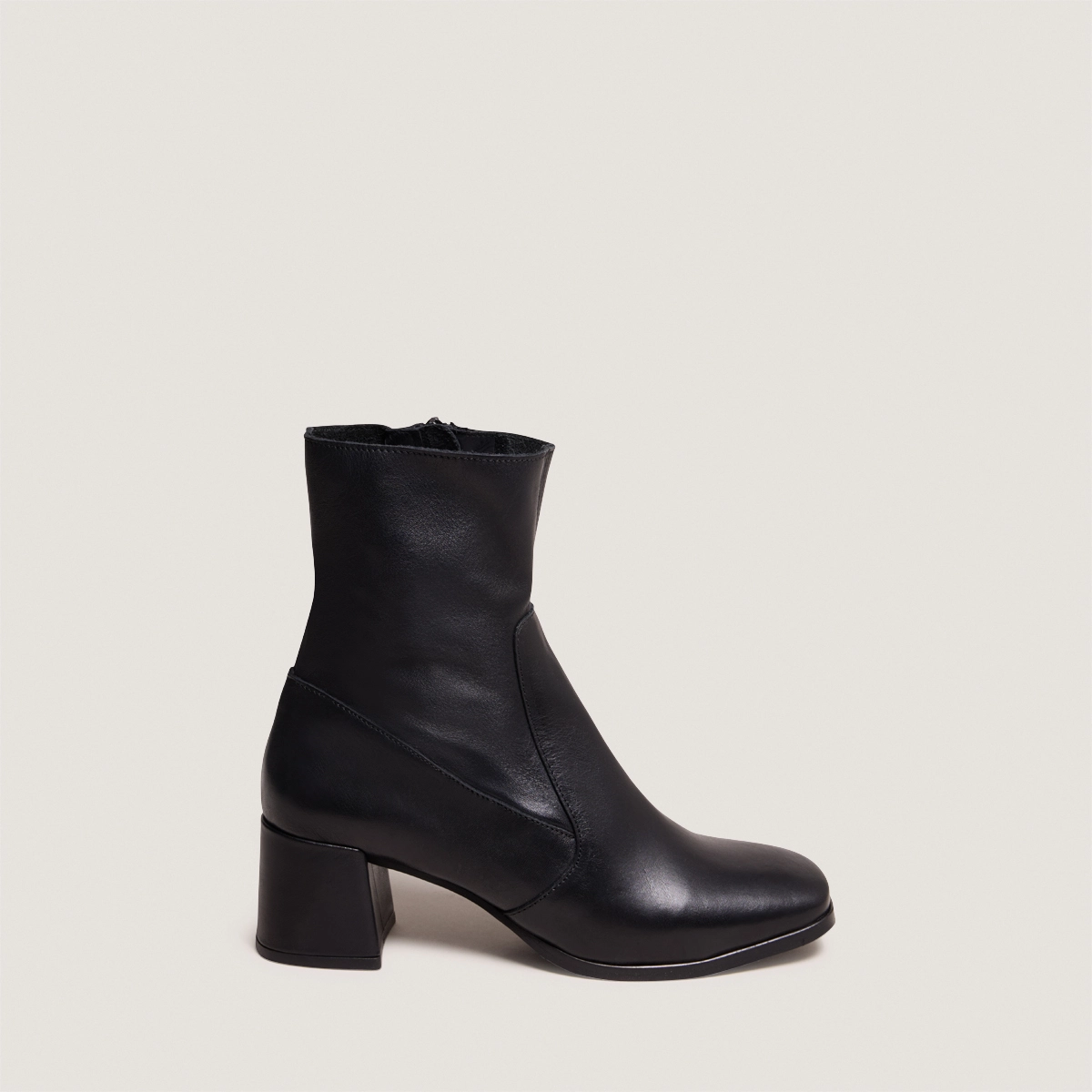 Bottines à bouts ovales en cuir noir | ARGENTAT | Jonak