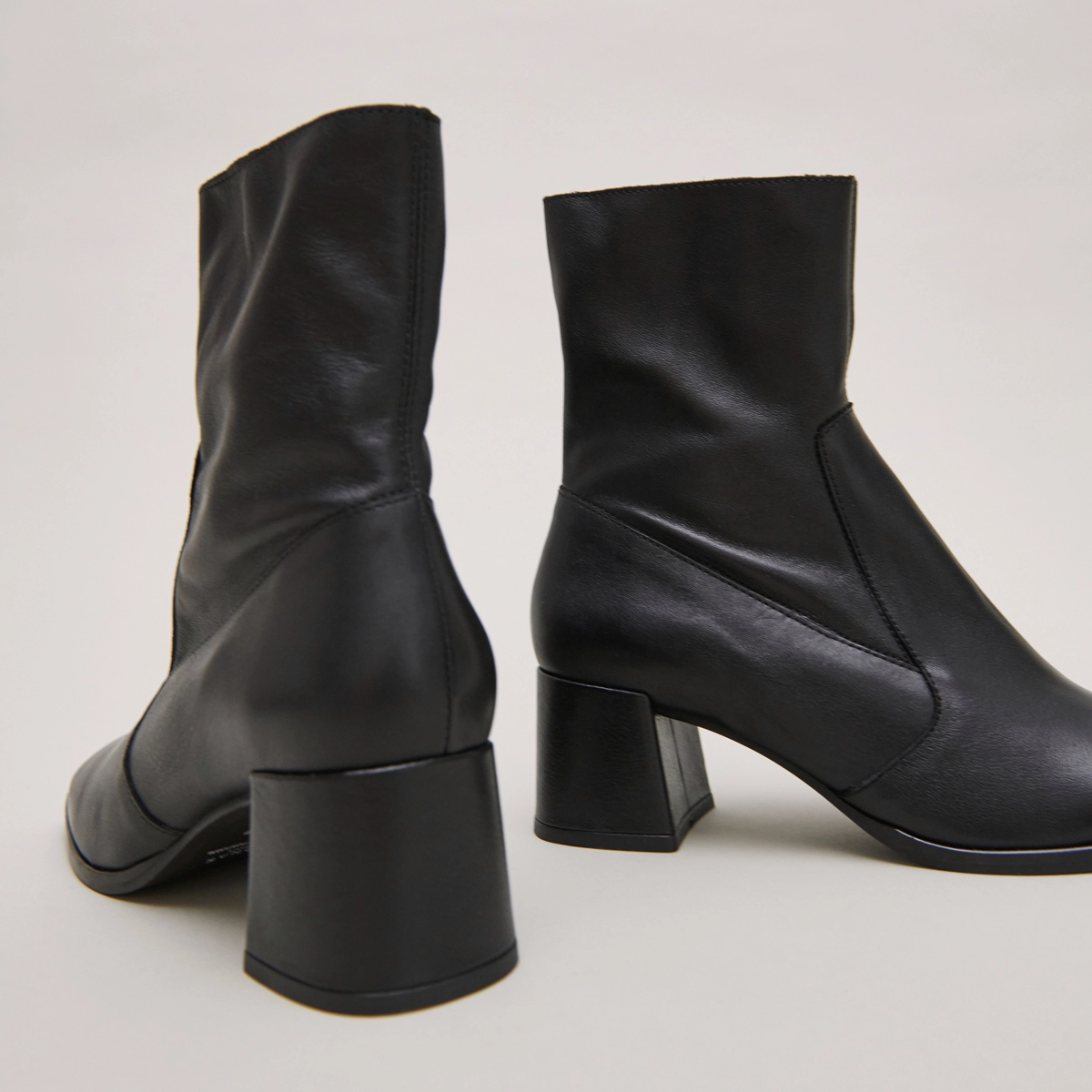 Bottines à bouts ovales en cuir noir | ARGENTAT | Jonak