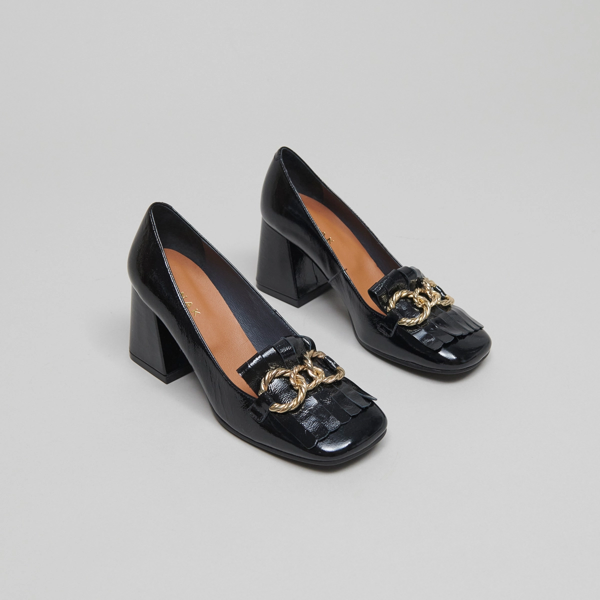 Mocassins &agrave; talons et boucles dor&eacute;es en cuir noir | DOMITILLE | Jonak