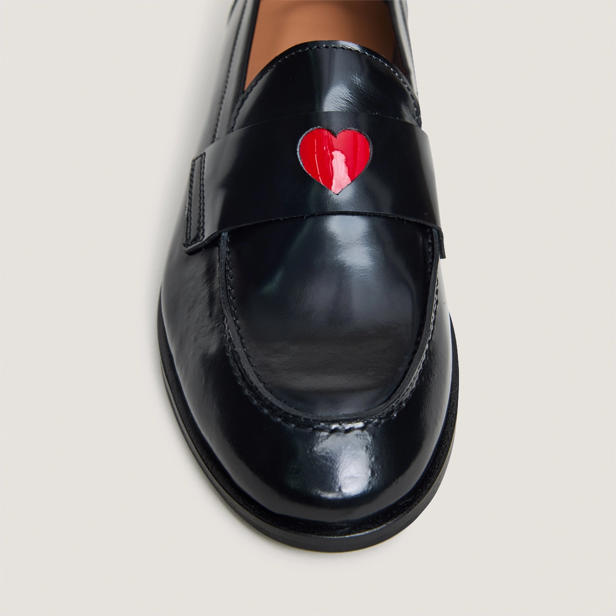 Mocassins à bouts ronds en cuir glacé noir | DONJUAN | Jonak