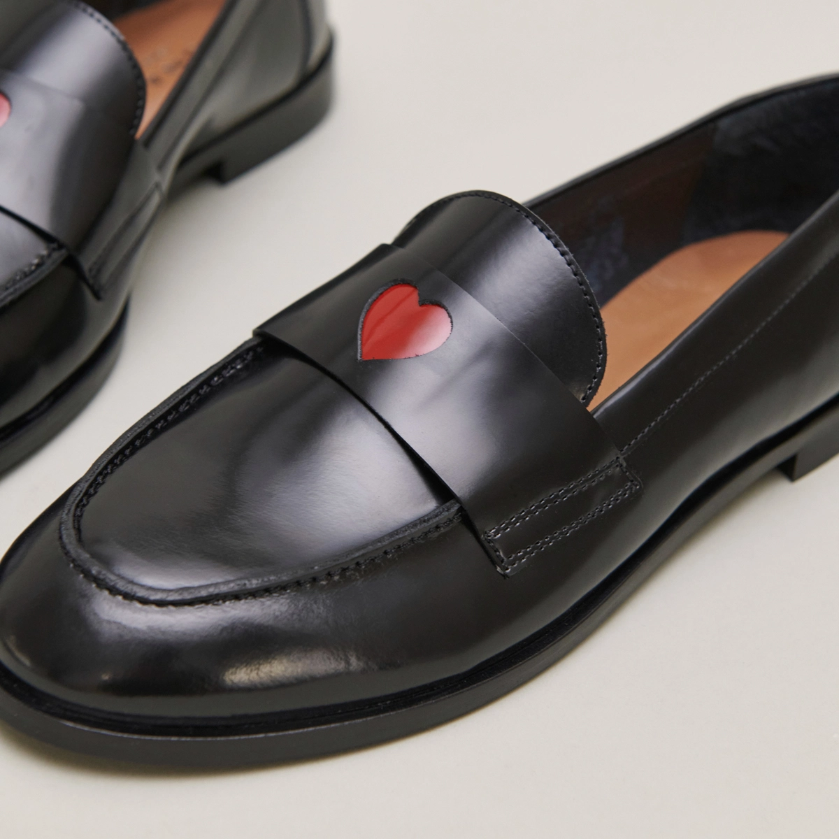 Mocassins à bouts ronds en cuir glacé noir | DONJUAN | Jonak