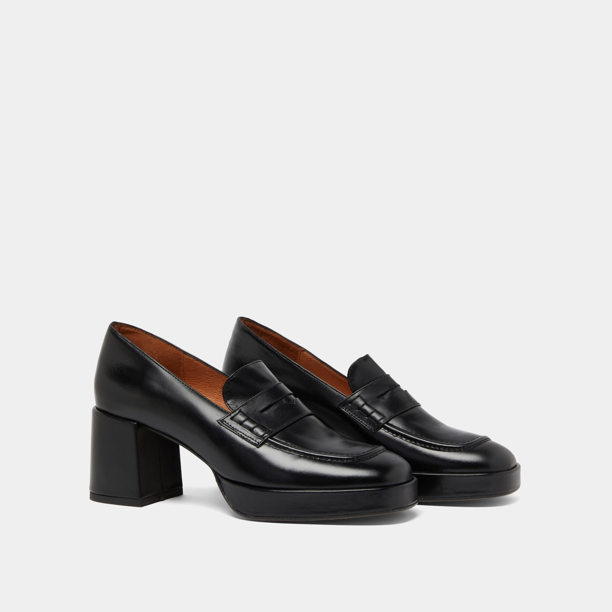 Mocassins &agrave; talons et bouts arrondis en cuir noir | VOLTURA | Jonak