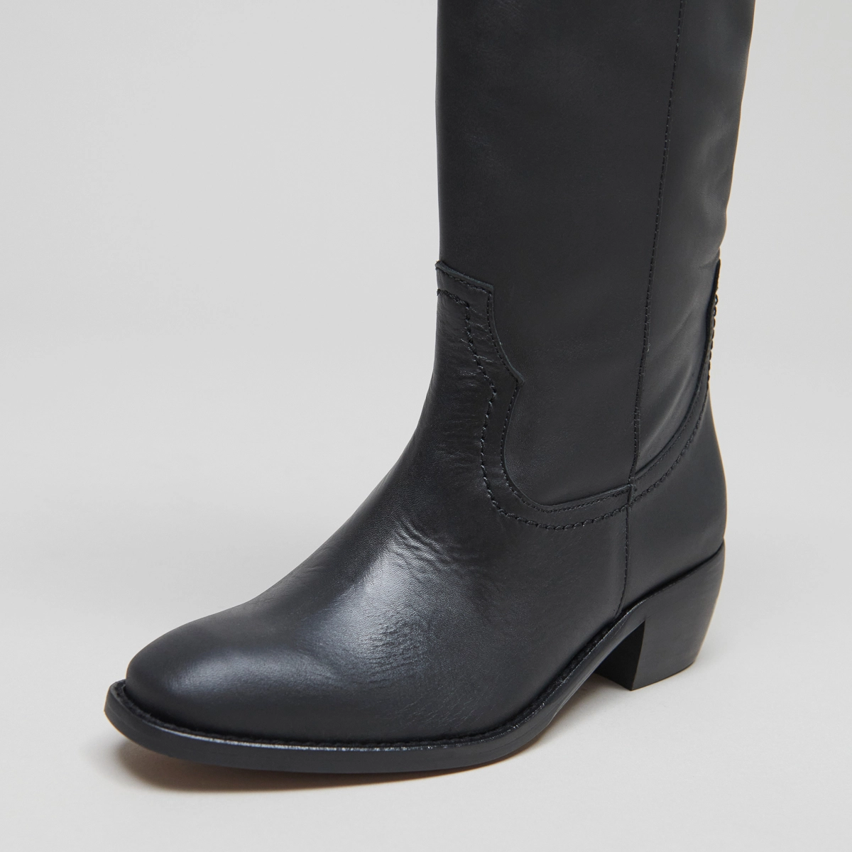 Bottes hautes &agrave; bouts ovales en cuir noir | MANHATTAN | Jonak
