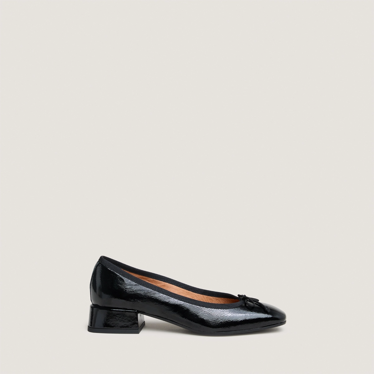 Ballerines à bouts carrés en vernis plissé noir | DYBIL | Jonak