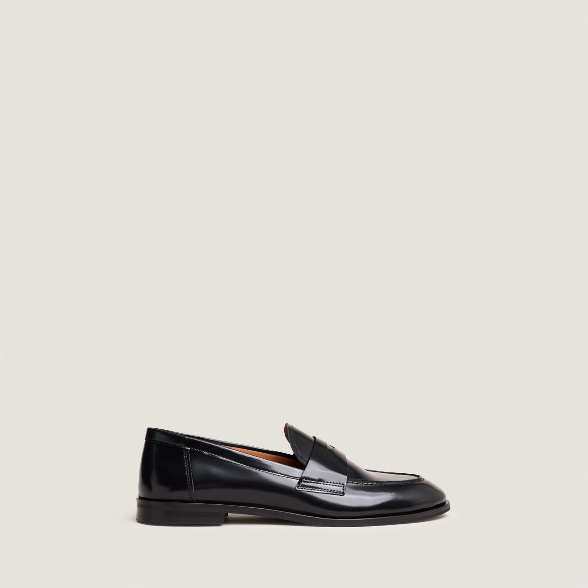 Mocassins à bouts ronds en cuir glacé noir | THELMA | Jonak