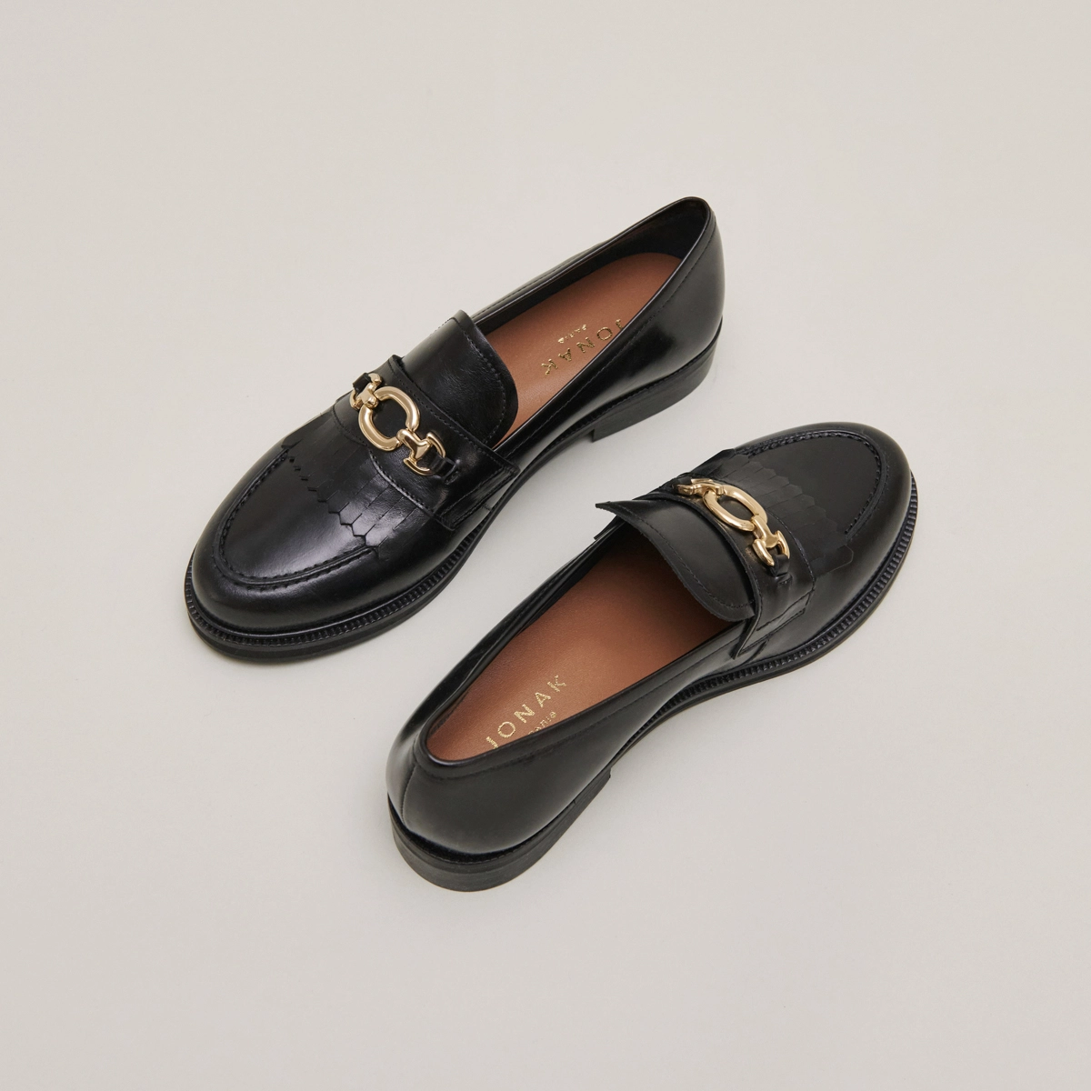 Mocassins à boucles dorées en cuir noir | DELPHES | Jonak