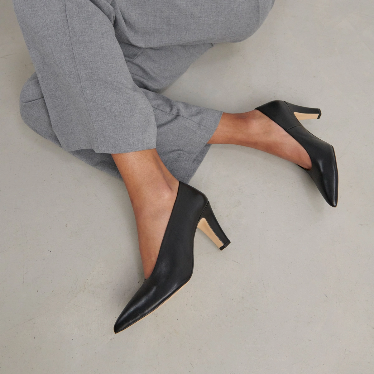 Escarpins FREE LANCE Pointus En Cuir Noir - Taille 37.5, Talon Aiguille 8 Cm - Occasion