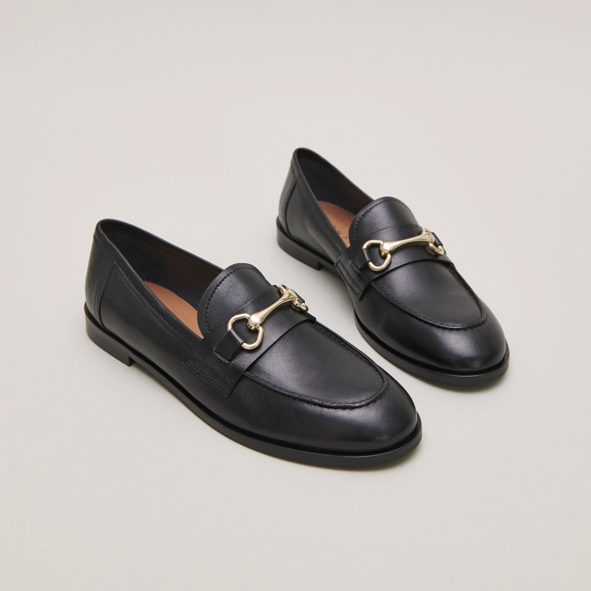 Mocassins &agrave; mors dor&eacute;s en cuir noir | DRAGUIGNAN | Jonak