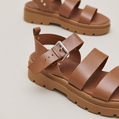 Sandales à plateformes et boucles en cuir cognac | PRIAME | Jonak