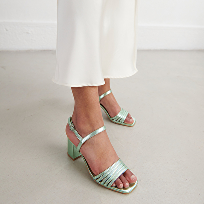 Sandales à bouts carrés et brides en cuir métallisé vert clair | VIVIENNE | Jonak