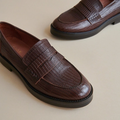 Mocassins &agrave; bouts ronds en cuir reptile marron | MIRNA | Jonak