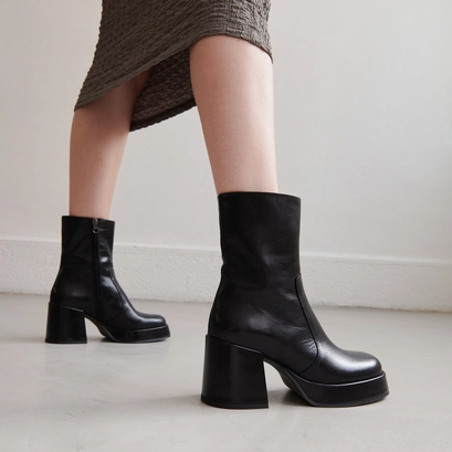 Bottines à talons et bouts carrés noir