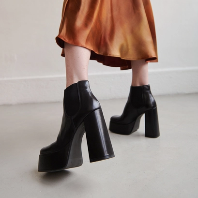 Boots &agrave; plateformes et bouts carr&eacute;s en cuir noir | BOB | Jonak