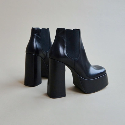 Boots &agrave; plateformes et bouts carr&eacute;s en cuir noir | BOB | Jonak