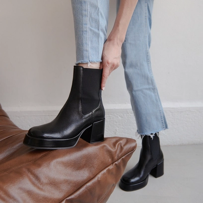 Bottines à plateformes et bouts carrés noir