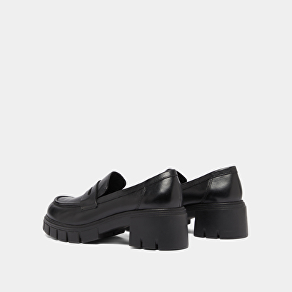 Mocassins à talons et semelles crantées.... en cuir noir | ARON | Jonak