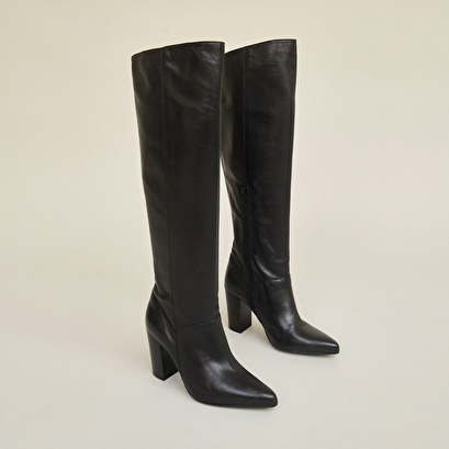 Bottes hautes à talons et bouts pointus en cuir noir | BETHANY | Jonak
