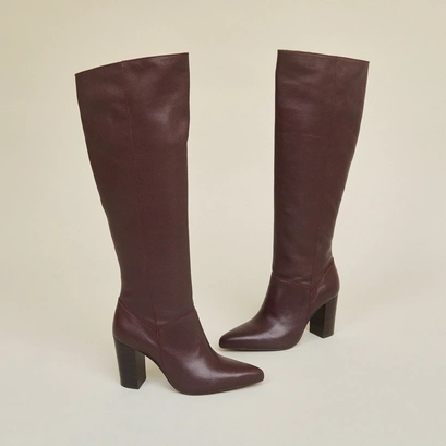 Bottes hautes à talons et bouts pointus bordeaux