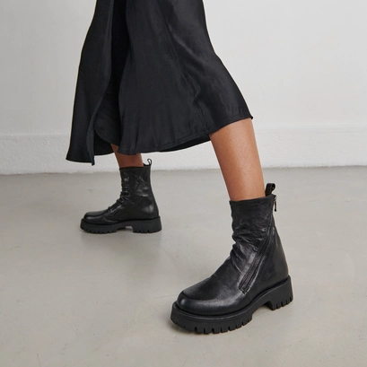 Boots &agrave; fermetures &eacute;clairs et semelles c... en cuir vieilli noir | ROLIN
