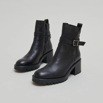 Bottines à bouts ronds et boucles noir