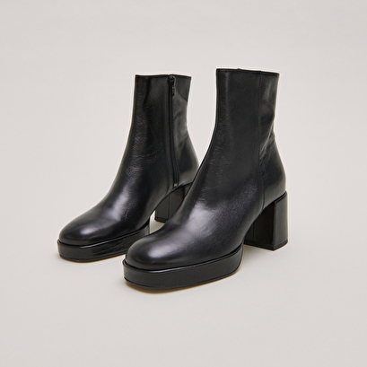 Bottines à bouts arrondis en cuir vieilli noir | VANVES | Jonak