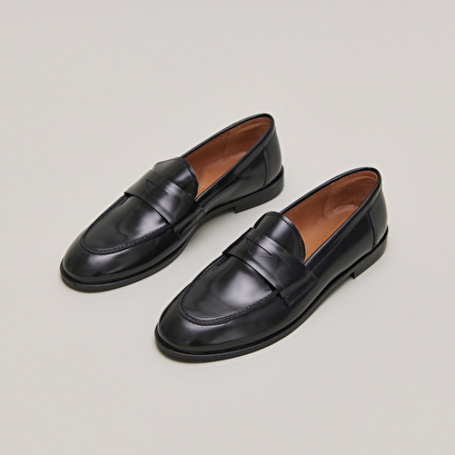 Mocassins à bouts ronds en cuir glacé noir | THELMA