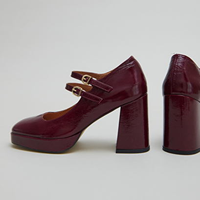 Babies à doubles brides et plateformes en vernis plissé bordeaux | VERITE | Jonak