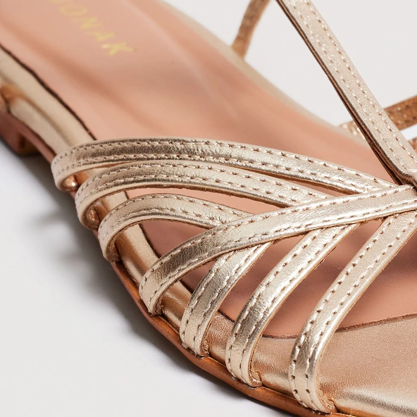 Sandales &agrave; brides en cuir m&eacute;tallis&eacute; or | WALLONIE | Jonak