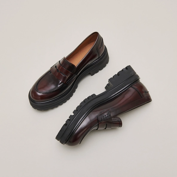 Mocassins &agrave; semelles crant&eacute;es en cuir patin&eacute; bordeaux | ALFI | Jonak