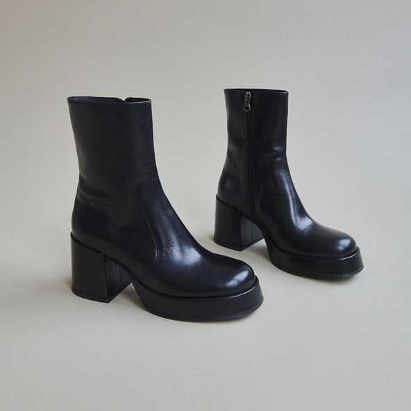 Bottines &agrave; talons et bouts carr&eacute;s en cuir noir | BALDWIN | Jonak