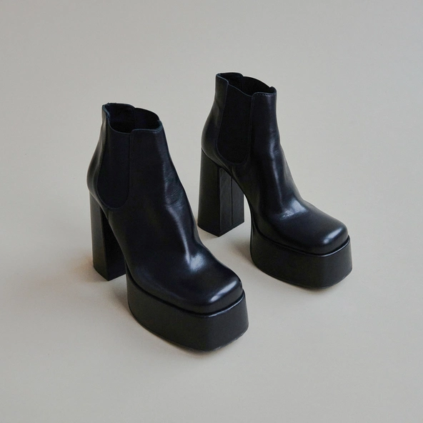 Boots à plateformes et bouts carrés en cuir noir | BOB | Jonak