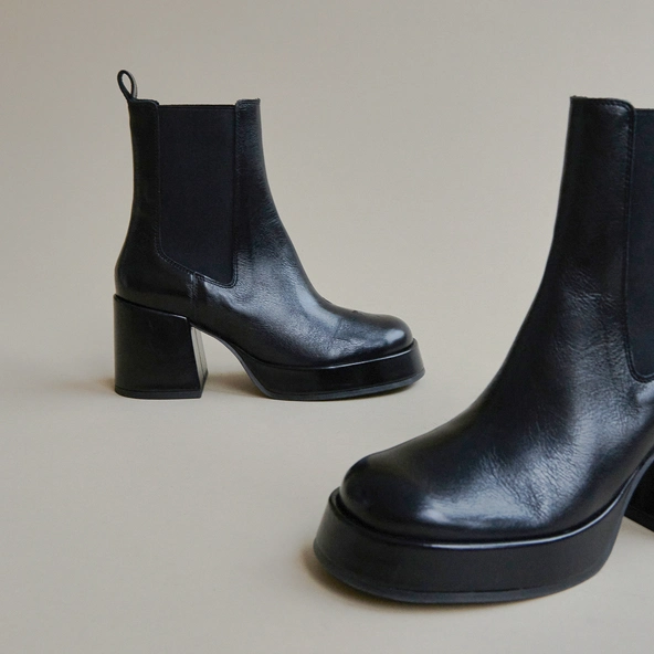 Bottines à plateformes et bouts carrés en cuir vieilli noir | BRADLEY | Jonak