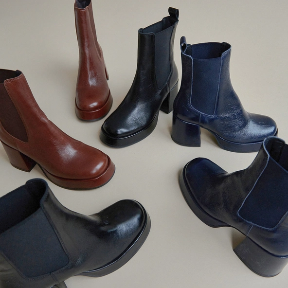 Bottines à plateformes et bouts carrés en cuir vieilli noir | BRADLEY | Jonak