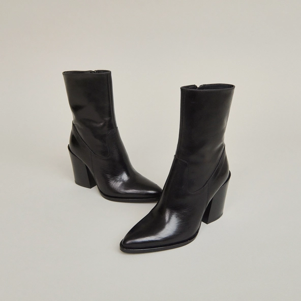 Bottines à talons et bouts pointus en cuir noir | BUSTER | Jonak