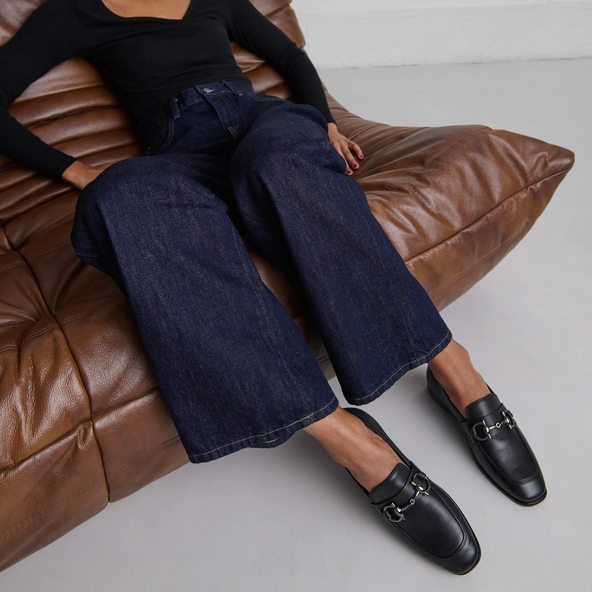 Mocassins &agrave; mors et bouts carr&eacute;s en cuir noir | AMELLE | Jonak