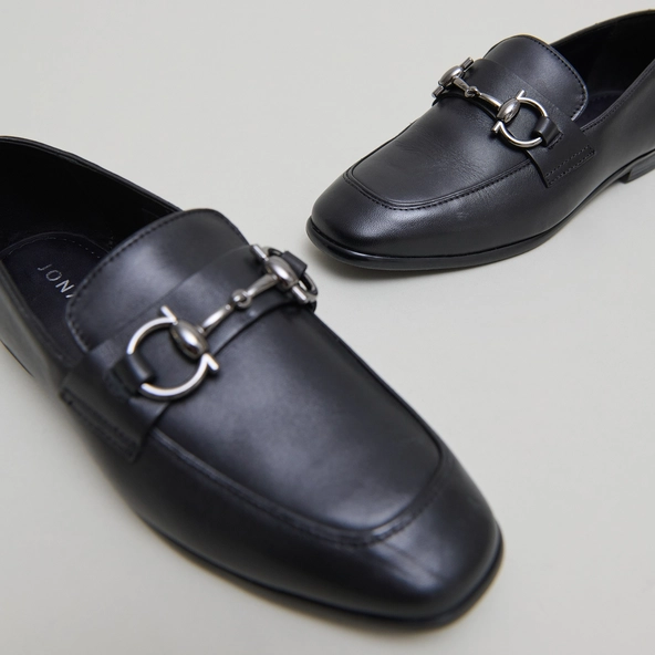 Mocassins &agrave; mors et bouts carr&eacute;s en cuir noir | AMELLE | Jonak