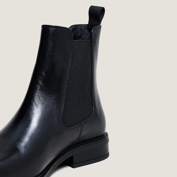 Bottines &agrave; bouts ronds en cuir noir | AUDRY | Jonak