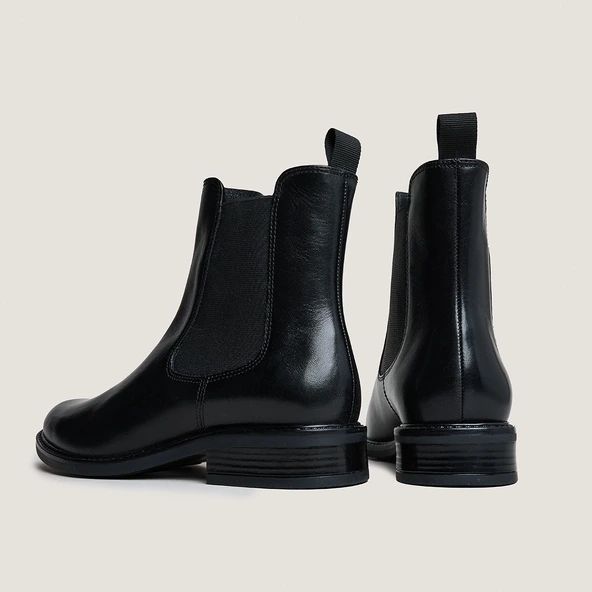 Bottines &agrave; bouts ronds en cuir noir | AUDRY | Jonak