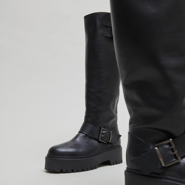 Bottes &agrave; sangles et semelles crant&eacute;es en cuir grain&eacute; noir | REINE | Jonak