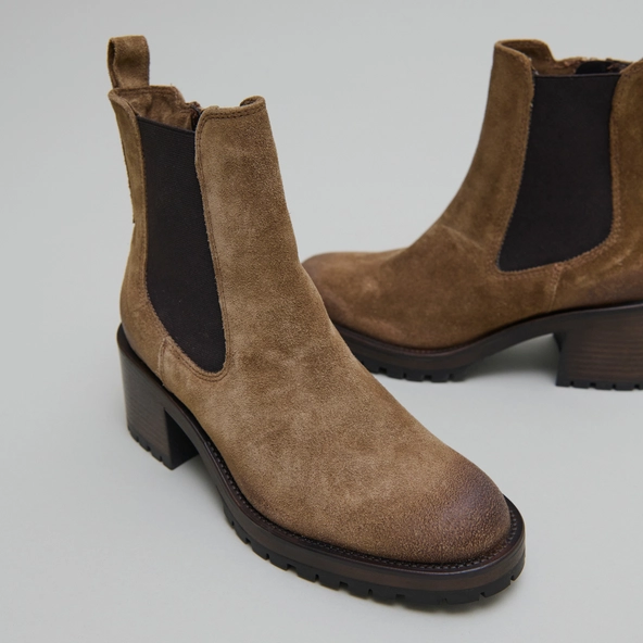 Boots à larges élastiques en croûte taupe | CECILE | Jonak
