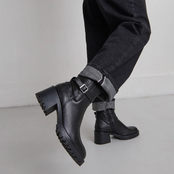Bottines &agrave; bouts ronds et boucles en cuir grain&eacute; noir | CLOVIS | Jonak