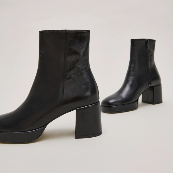 Bottines &agrave; bouts carr&eacute;s en cuir vieilli noir | VANVES | Jonak