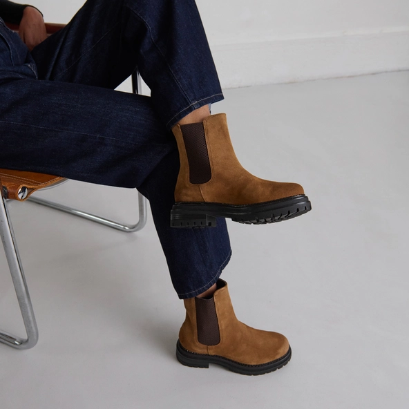 Bottines &agrave; semelles crant&eacute;es et &eacute;lastiqu... en croute cognac | ADALARD | Jonak