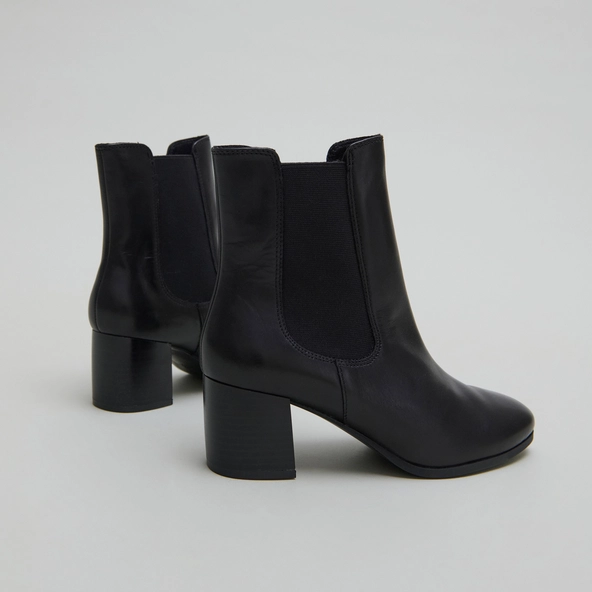 Bottines &agrave; talons et &eacute;lastiques en cuir noir | ALDERIC | Jonak