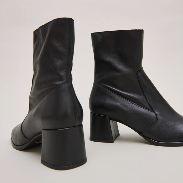 Bottines à bouts ovales en cuir noir | ARGENTAT | Jonak
