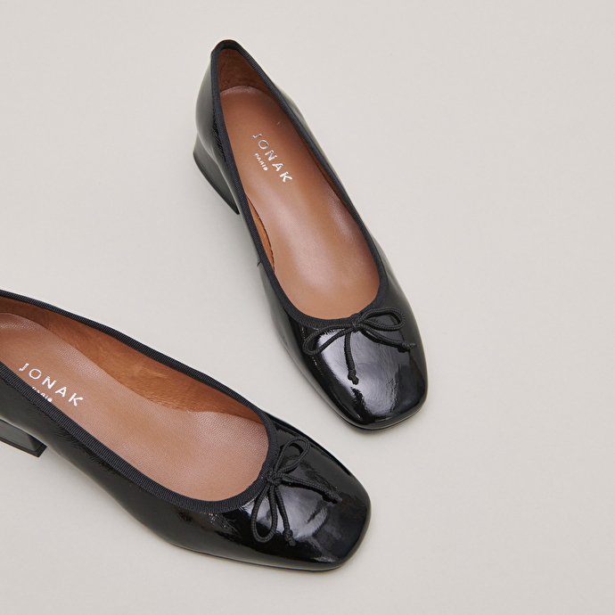 Ballerines à bouts carrés en vernis plissé noir | DYBIL | Jonak