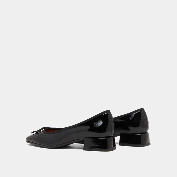 Ballerines à bouts carrés en vernis plissé noir | DYBIL | Jonak