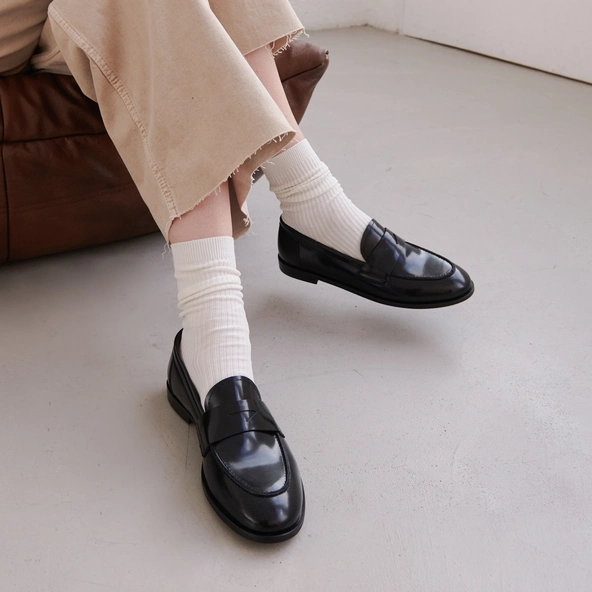 Mocassins à bouts ronds en cuir glacé noir | THELMA | Jonak